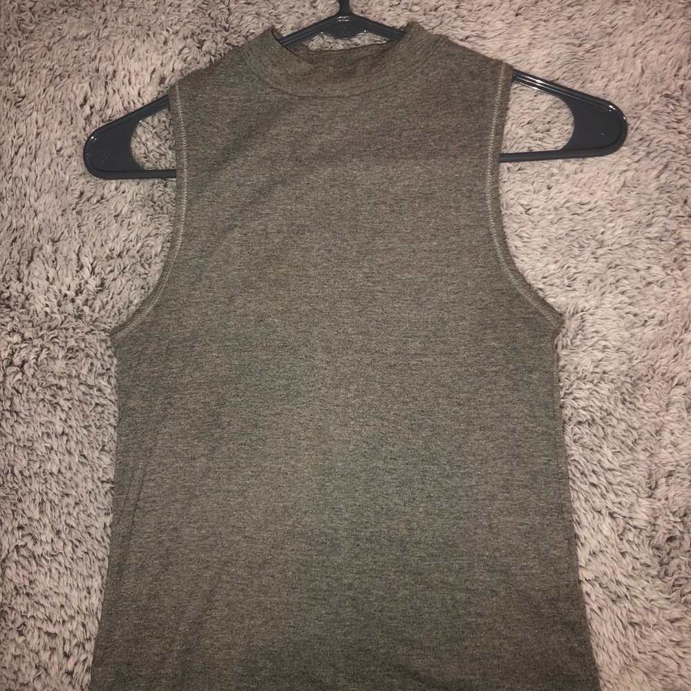 Sleeveless grey top